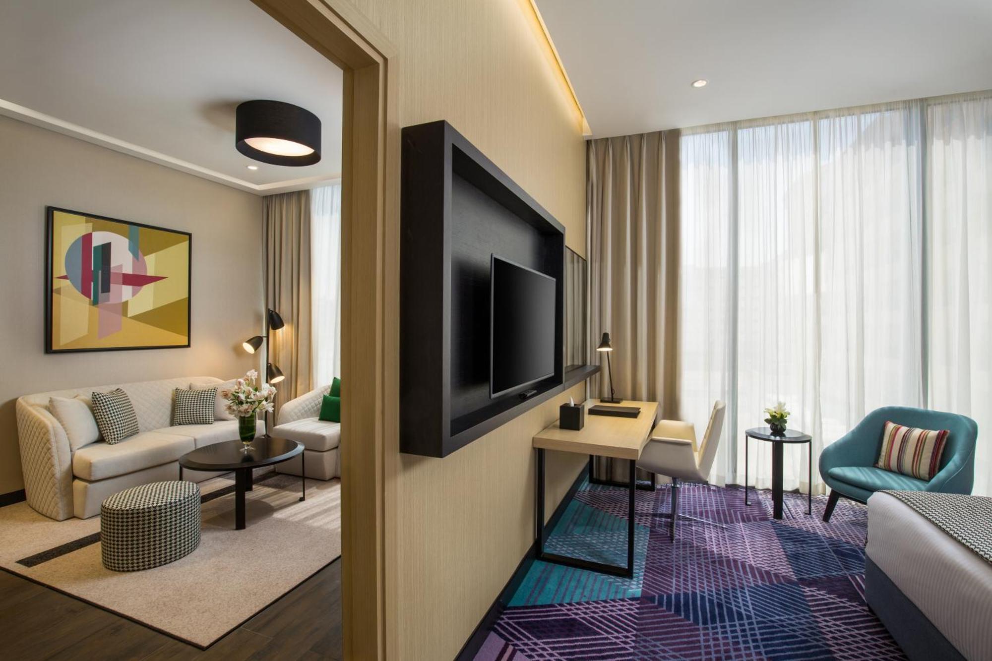 Premium Suite,940706638:JPEG